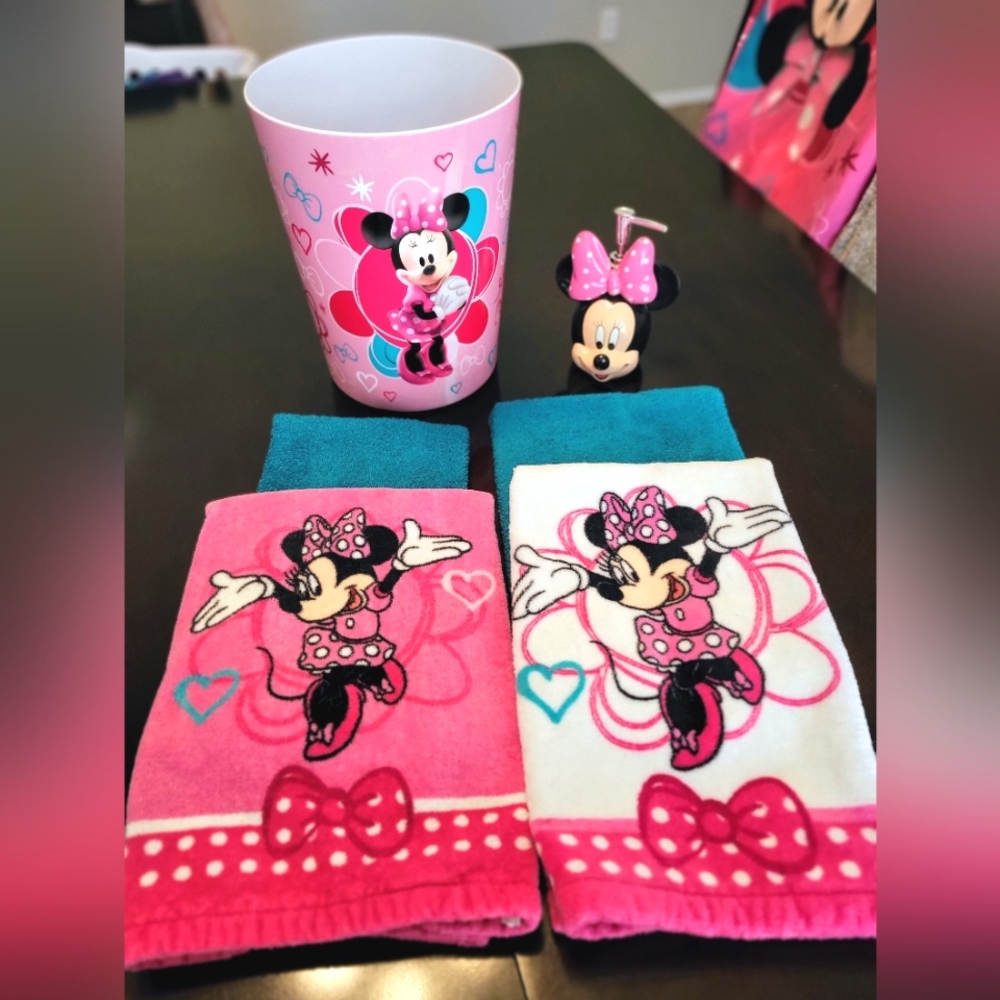Minnie Mouse Bathroom Set